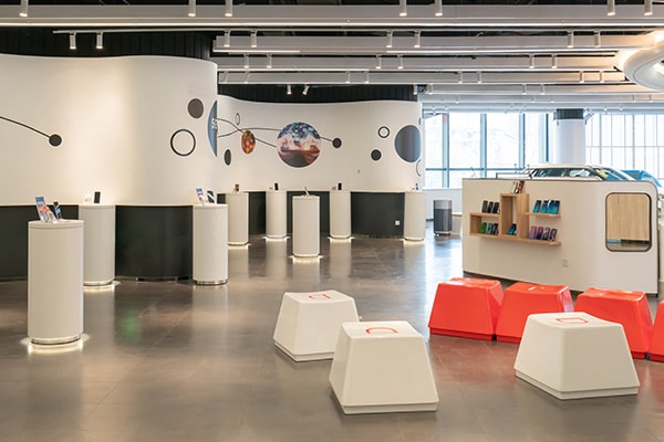 Soportes publicitarios para ferias y congresos - Stands, roll-ups y material promocional