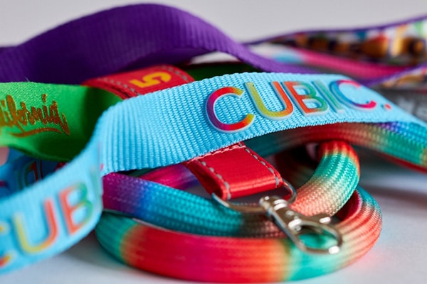 Lanyards personalizados - Merchandising corporativo para eventos y empresas