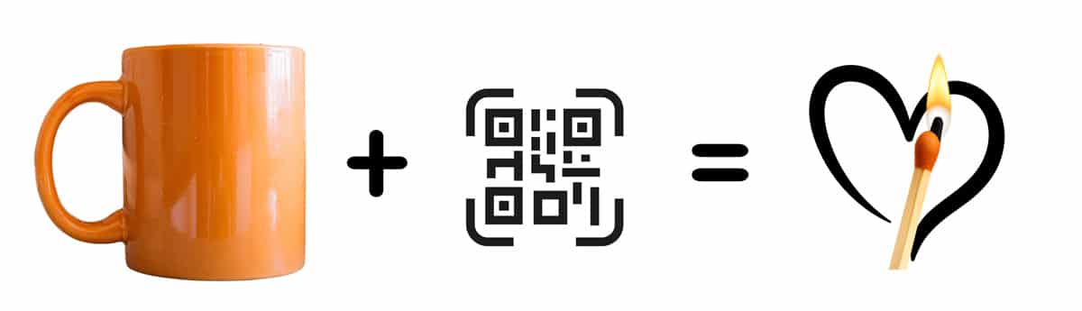 Taza naranja con QR y cerilla encendida en forma de corazón, símbolo de una marca que conecta.