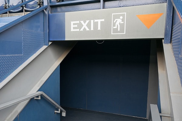 Rotulación de señalética de salida - Señalización personalizada para empresas y comercios